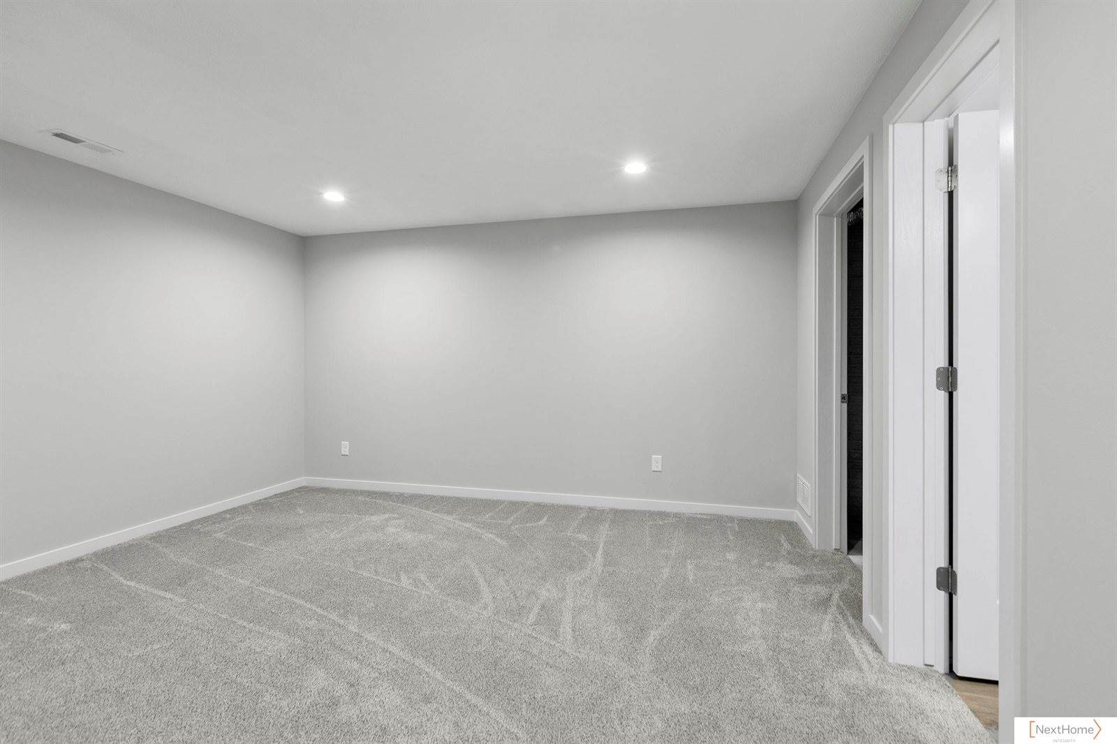 910 Titan Drive, Hickman, NE 68372