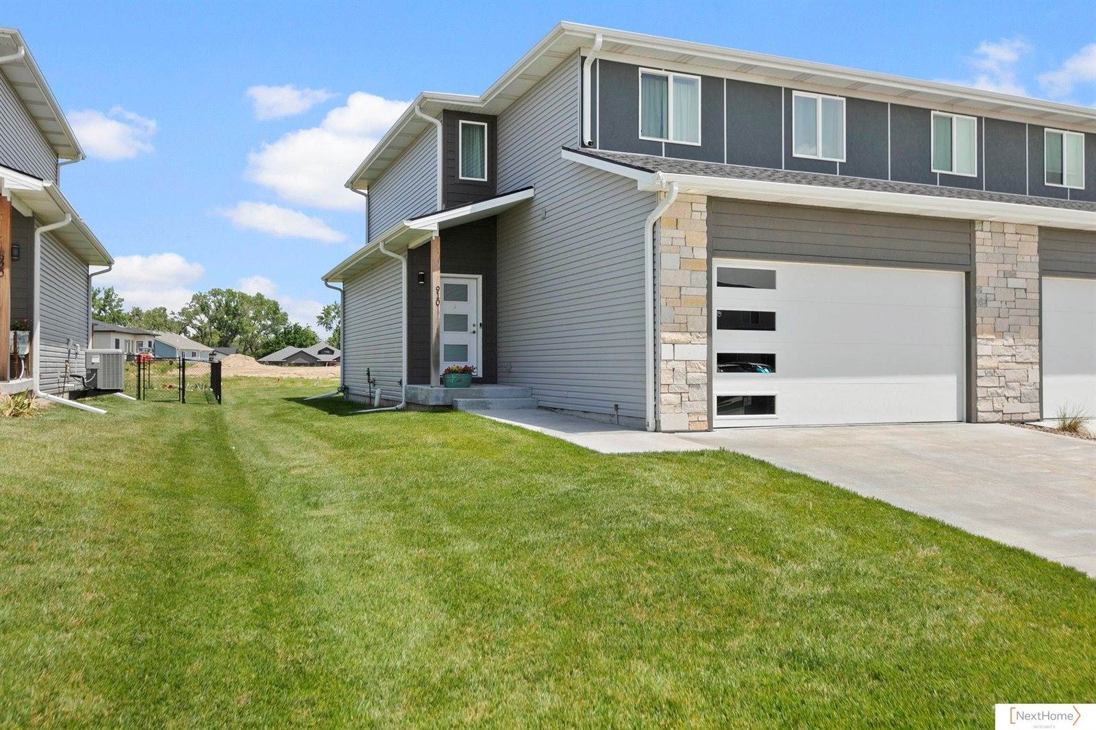 910 Titan Drive, Hickman, NE 68372