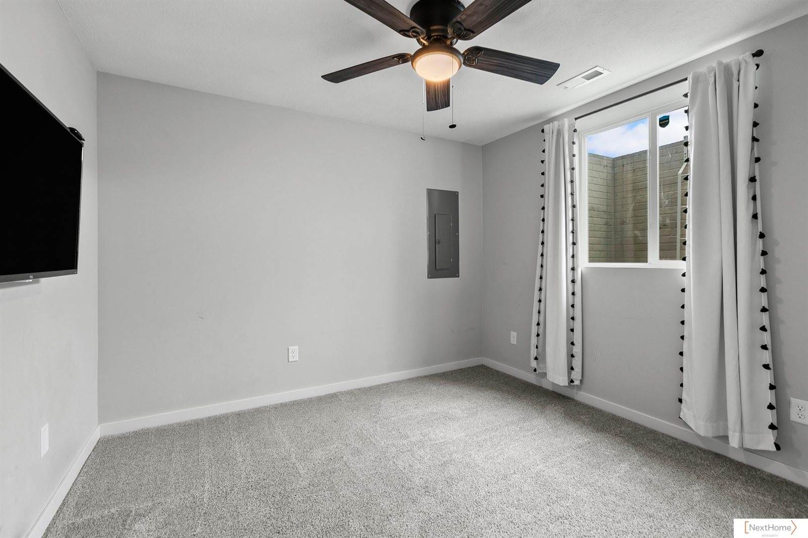 910 Titan Drive, Hickman, NE 68372
