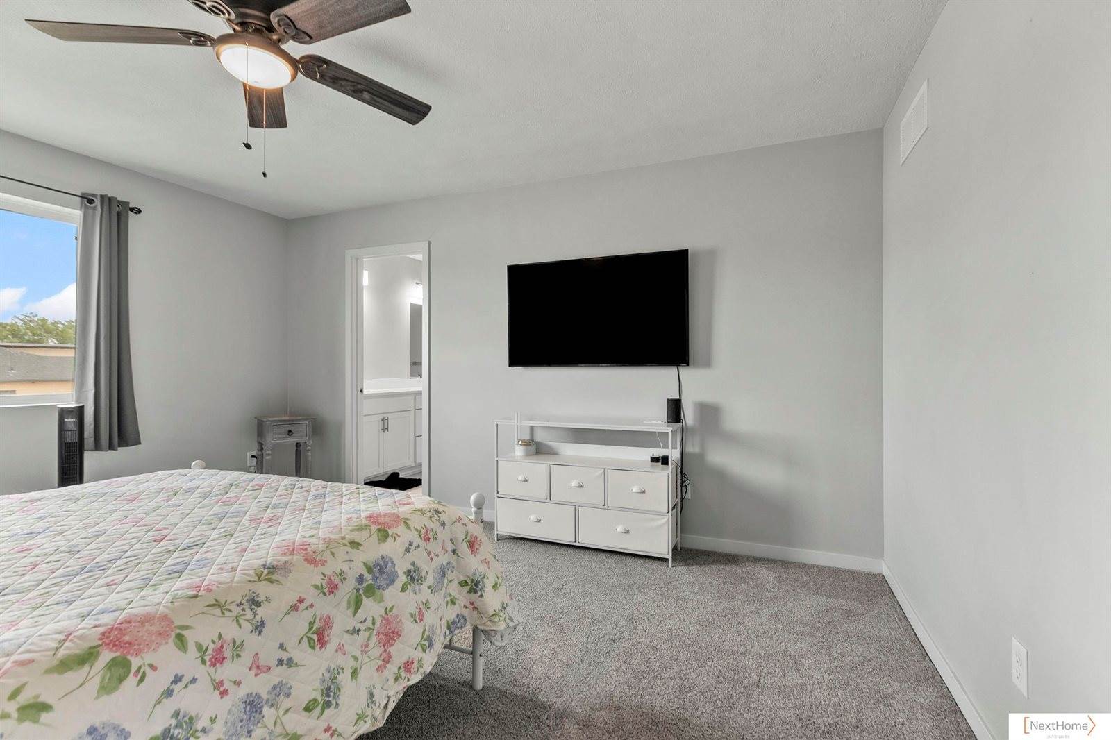 910 Titan Drive, Hickman, NE 68372