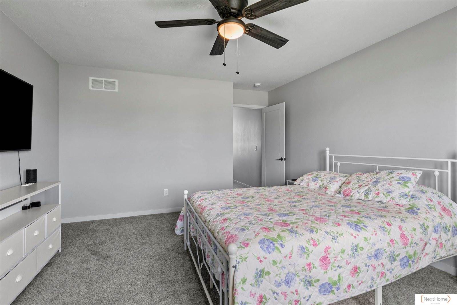 910 Titan Drive, Hickman, NE 68372