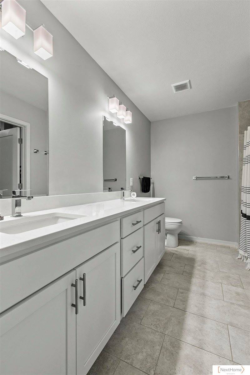910 Titan Drive, Hickman, NE 68372