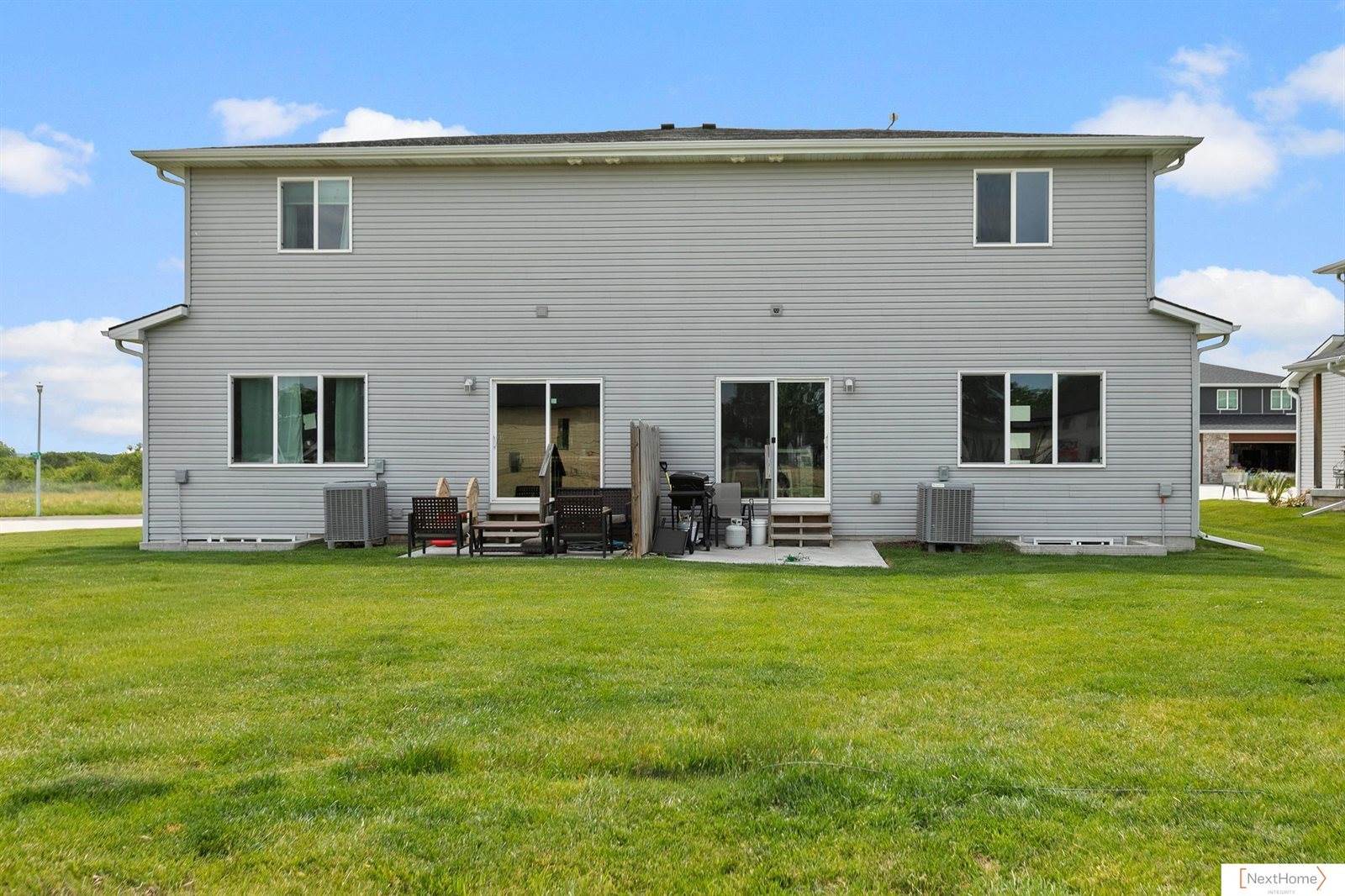 910 Titan Drive, Hickman, NE 68372