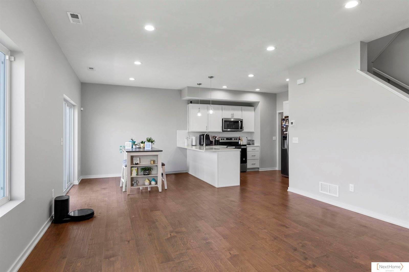 910 Titan Drive, Hickman, NE 68372