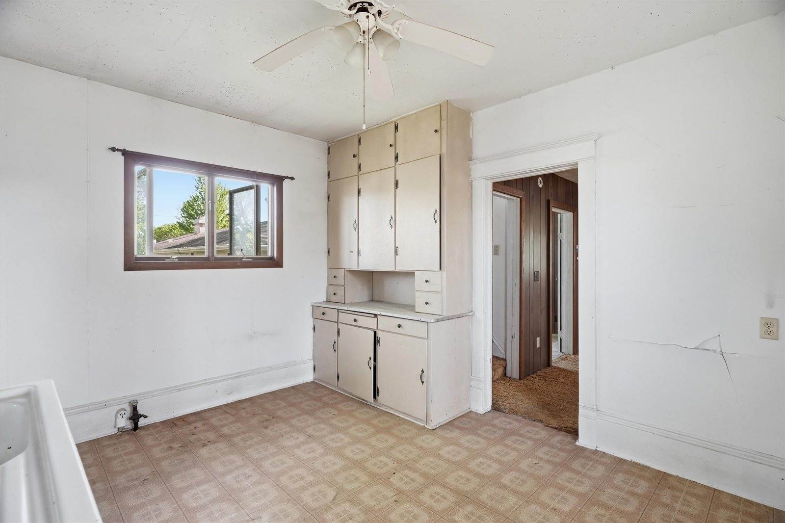 1108 N Walnut Avenue, Marshfield, WI 54449