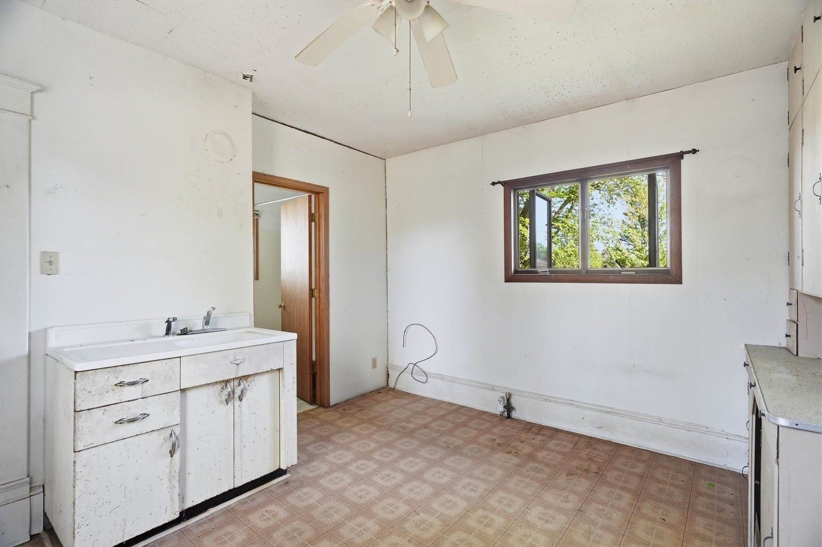 1108 N Walnut Avenue, Marshfield, WI 54449