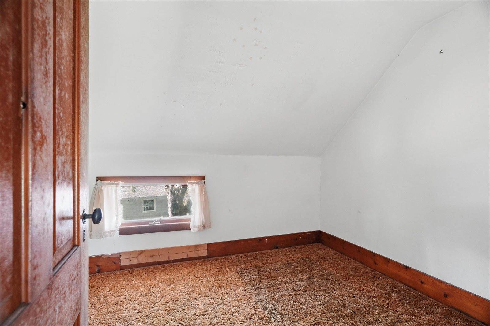 1108 N Walnut Avenue, Marshfield, WI 54449