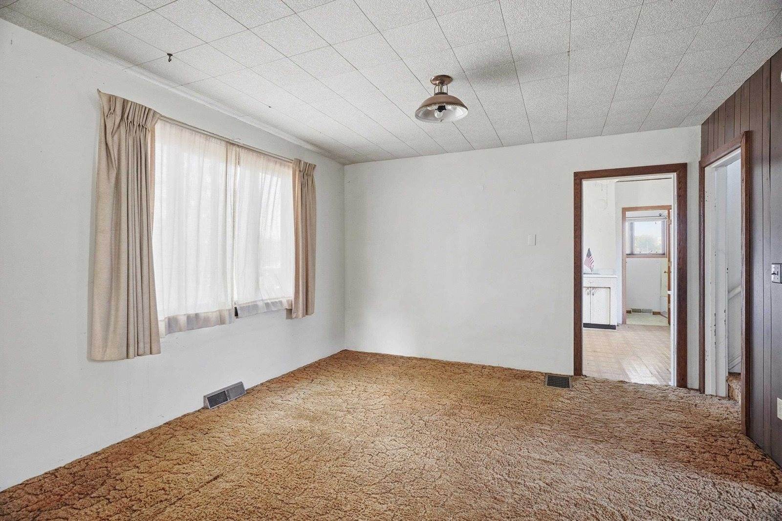 1108 N Walnut Avenue, Marshfield, WI 54449