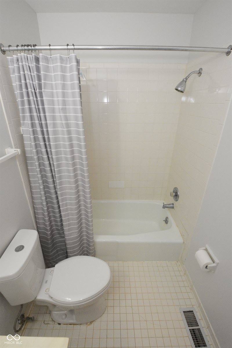 5533 Roxbury Terrace, Indianapolis, IN 46226