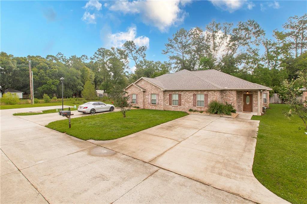 40046 Twin Creeks Drive, Ponchatoula, LA 70454