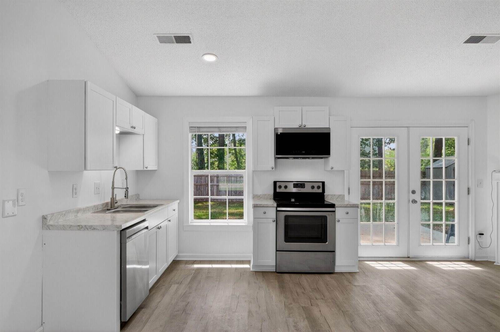 450 Longleaf Drive, Summerville, SC 29483