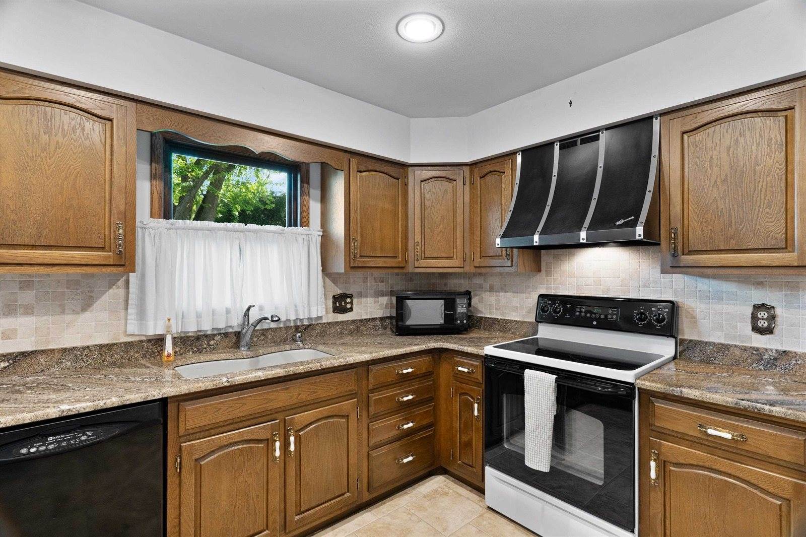 1506 W 4th Street, Marshfield, WI 54449