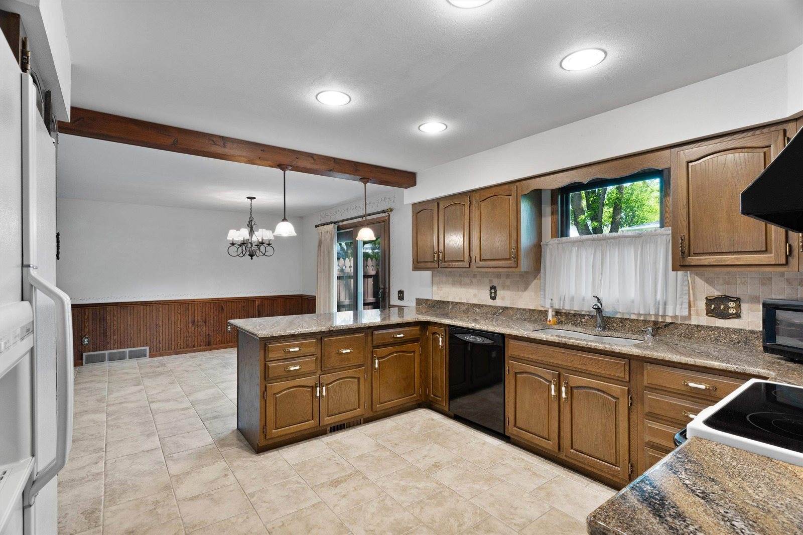 1506 W 4th Street, Marshfield, WI 54449