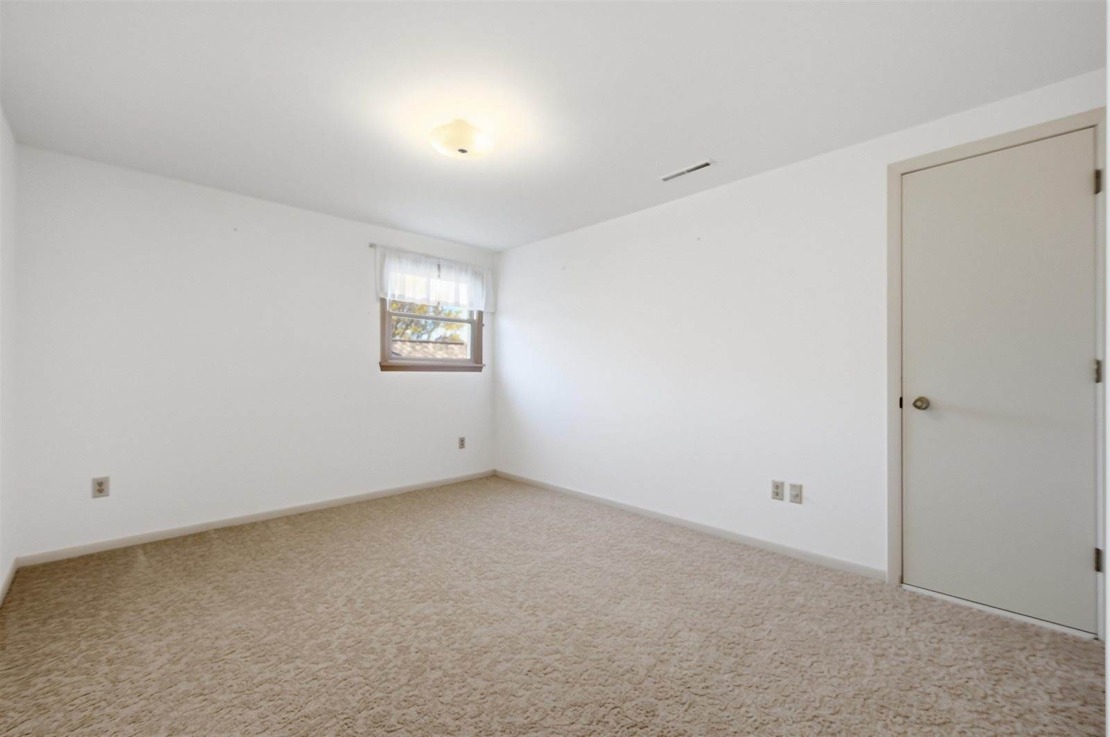 1006 W Blodgett Street, Marshfield, WI 54449