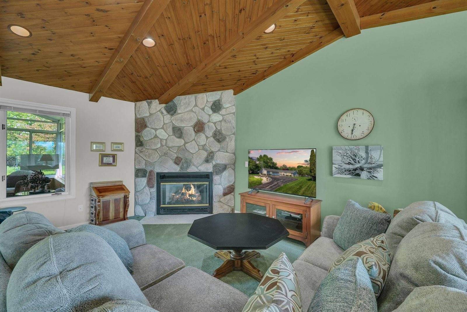 5656 Apple Valley Road, Williamsburg, MI 49690