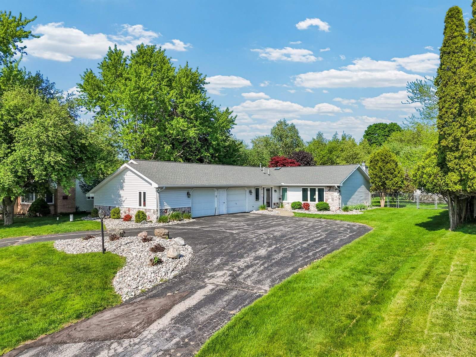 5656 Apple Valley Road, Williamsburg, MI 49690