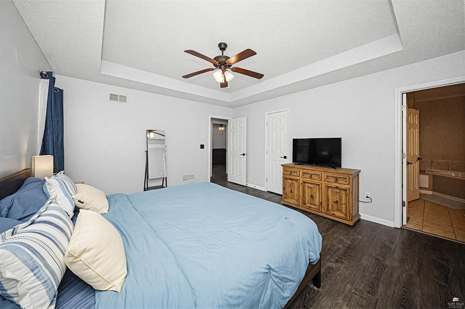 1340 Overbrooke Drive, Junction City, KS 66441