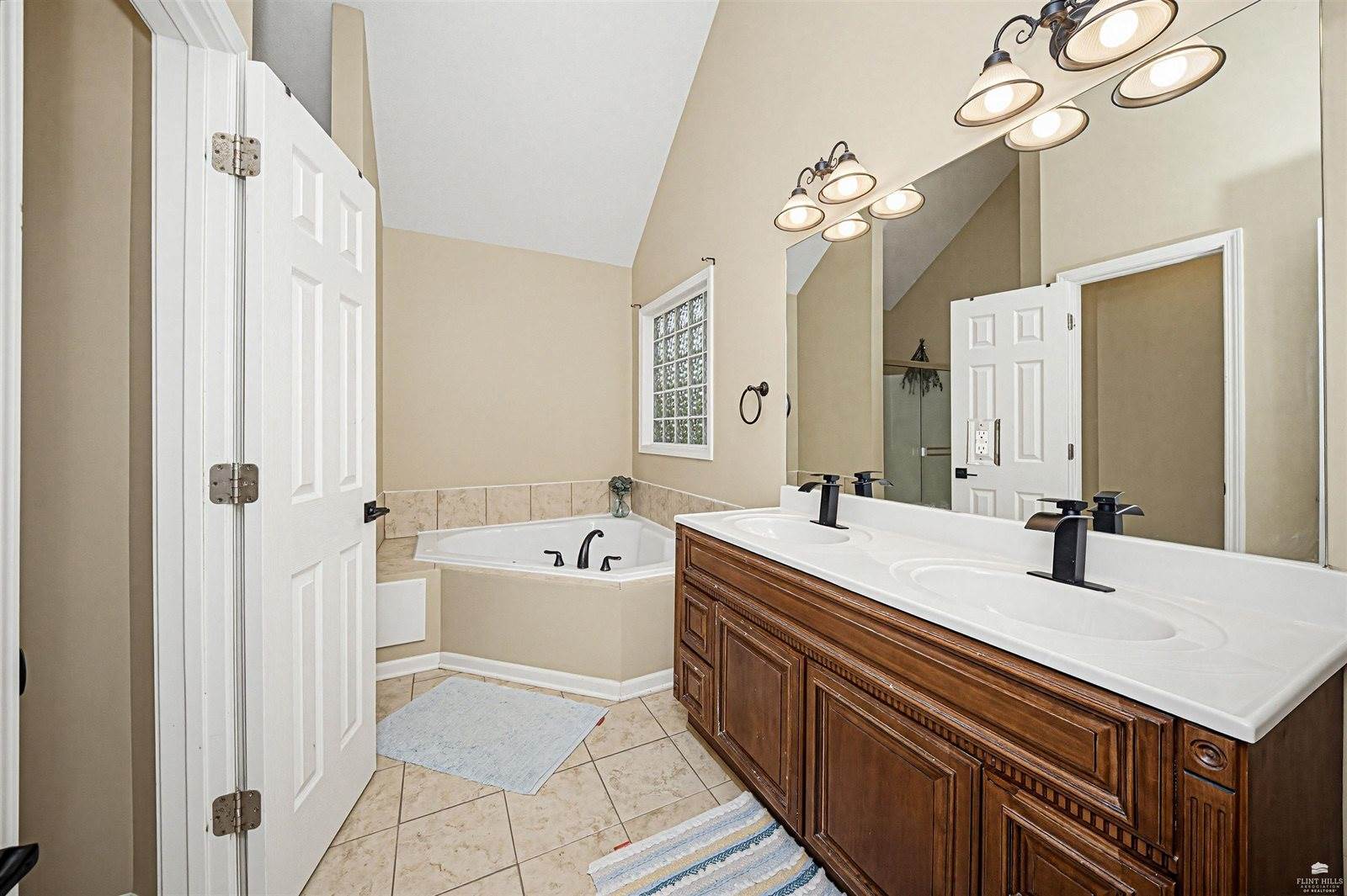 1340 Overbrooke Drive, Junction City, KS 66441
