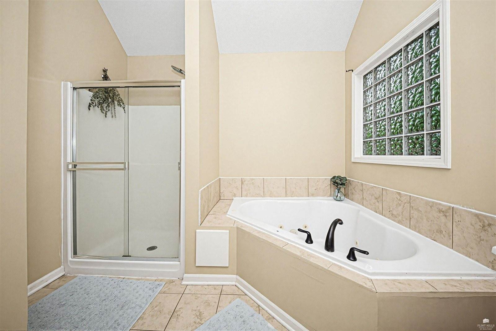 1340 Overbrooke Drive, Junction City, KS 66441