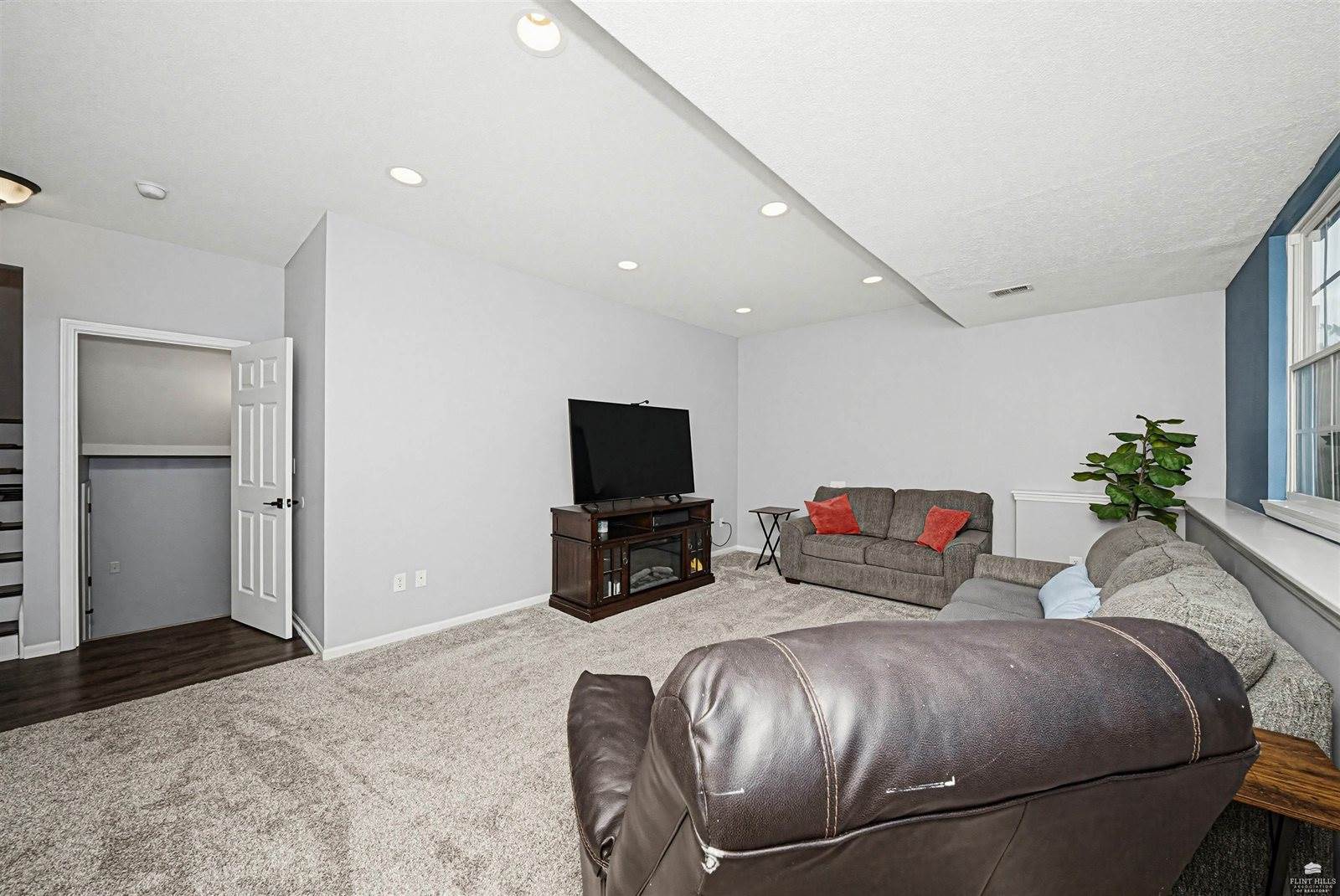 1340 Overbrooke Drive, Junction City, KS 66441