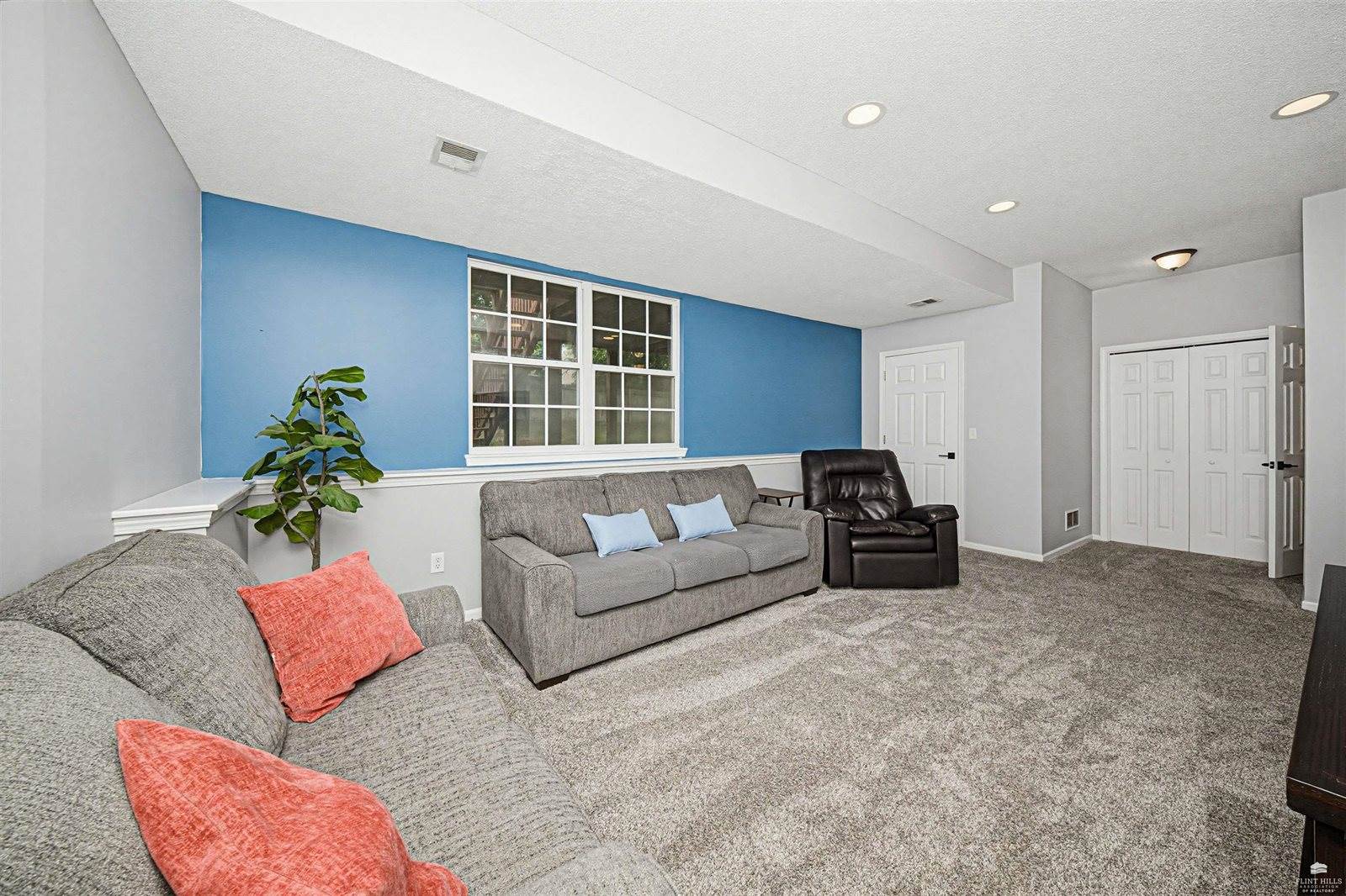 1340 Overbrooke Drive, Junction City, KS 66441