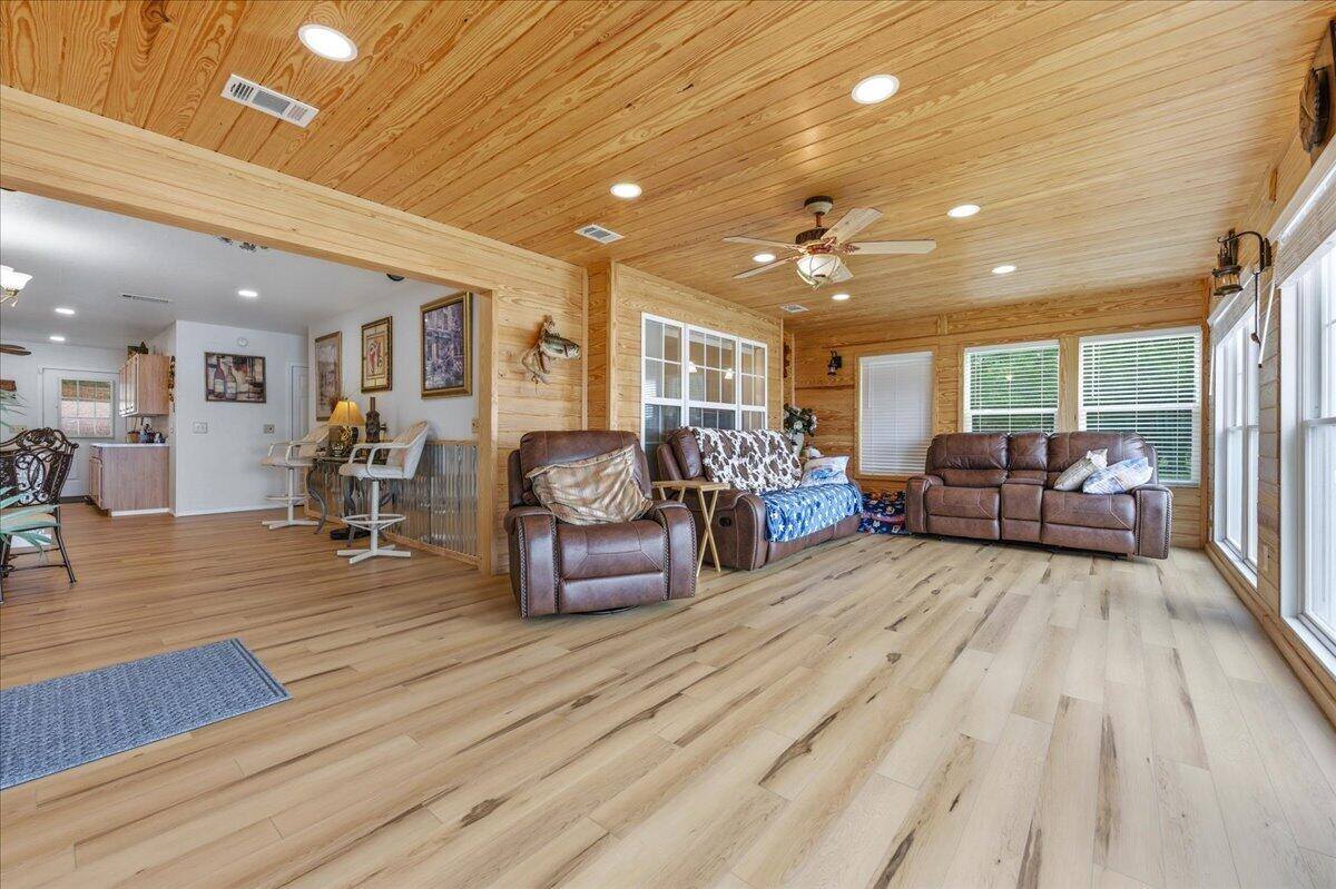 79 Kings Lake Boulevard, DeFuniak Springs, FL 32433