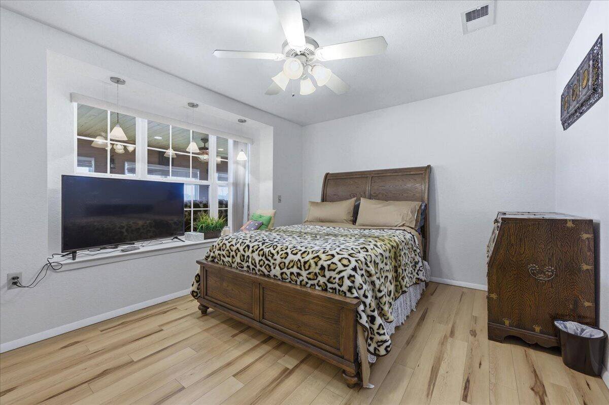 79 Kings Lake Boulevard, DeFuniak Springs, FL 32433