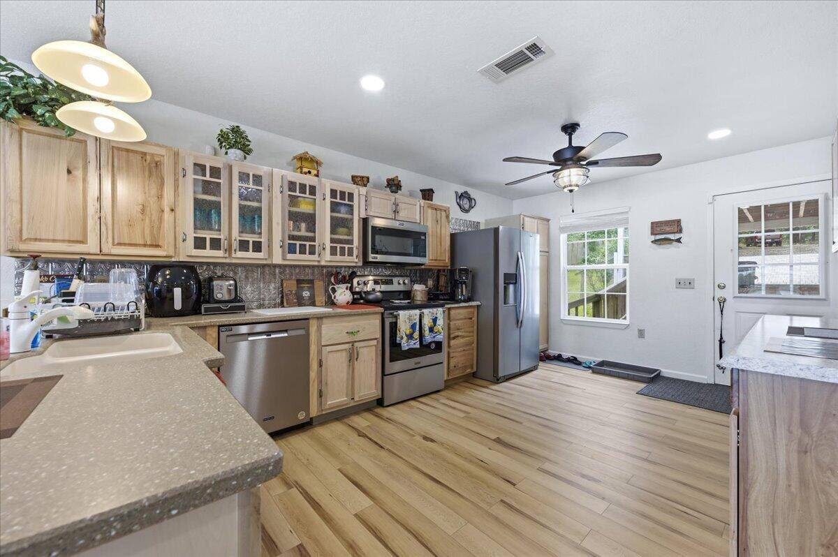 79 Kings Lake Boulevard, DeFuniak Springs, FL 32433