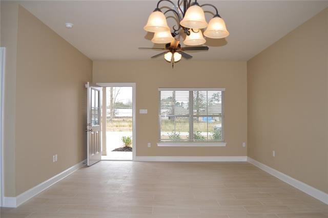 128 Village Oaks, Ponchatoula, LA 70454