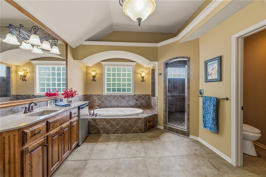 21020 West 81st Place, Lenexa, KS 66220