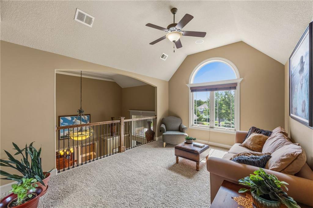 21020 West 81st Place, Lenexa, KS 66220