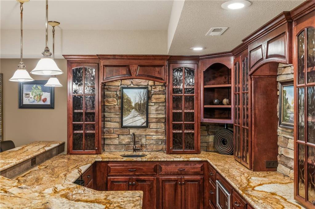 21020 West 81st Place, Lenexa, KS 66220