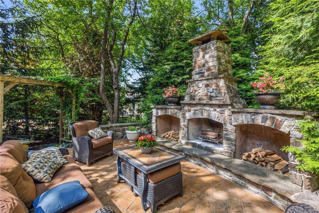 21020 West 81st Place, Lenexa, KS 66220