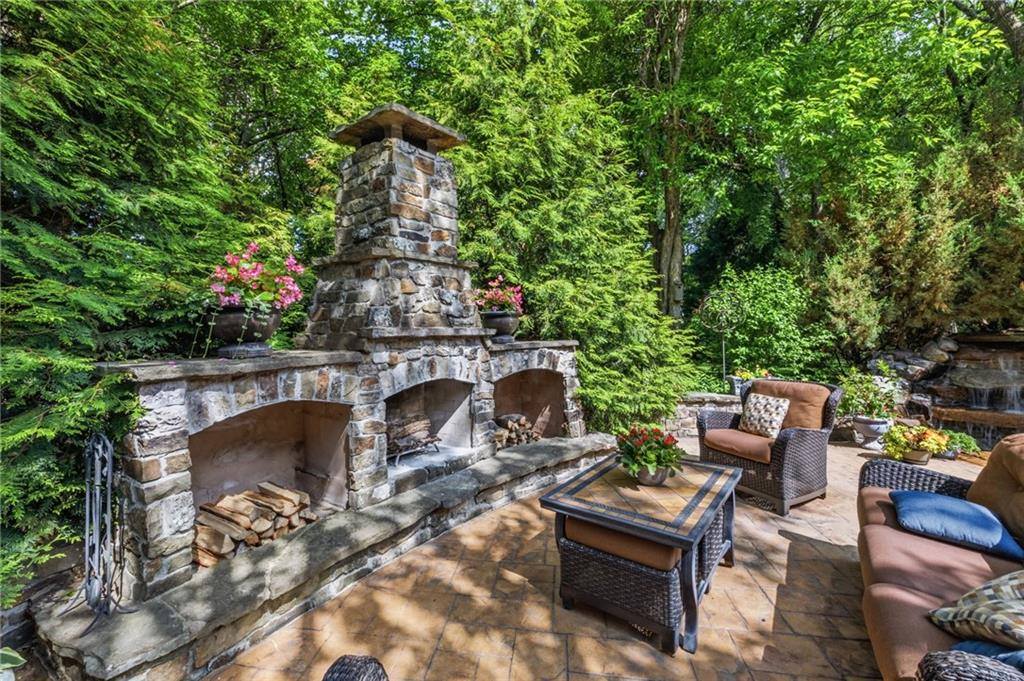 21020 West 81st Place, Lenexa, KS 66220