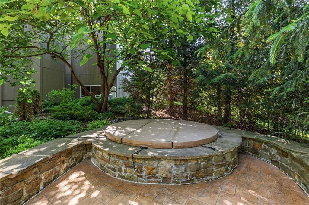 21020 West 81st Place, Lenexa, KS 66220