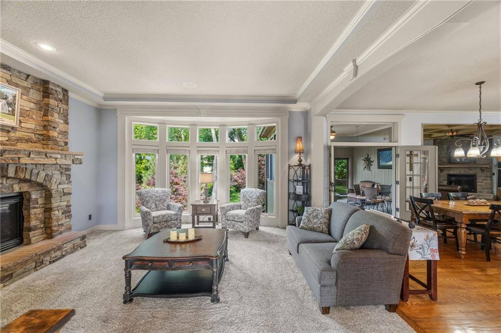 21020 West 81st Place, Lenexa, KS 66220