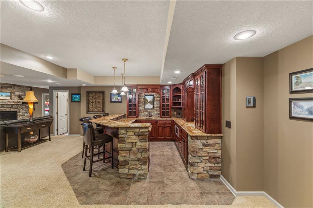 21020 West 81st Place, Lenexa, KS 66220