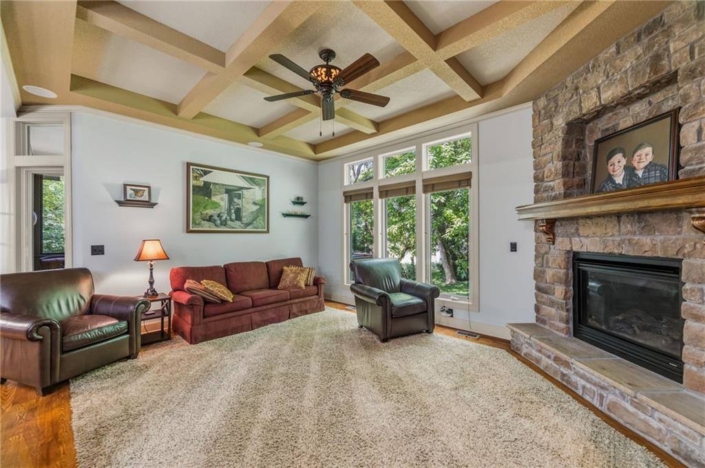 21020 West 81st Place, Lenexa, KS 66220
