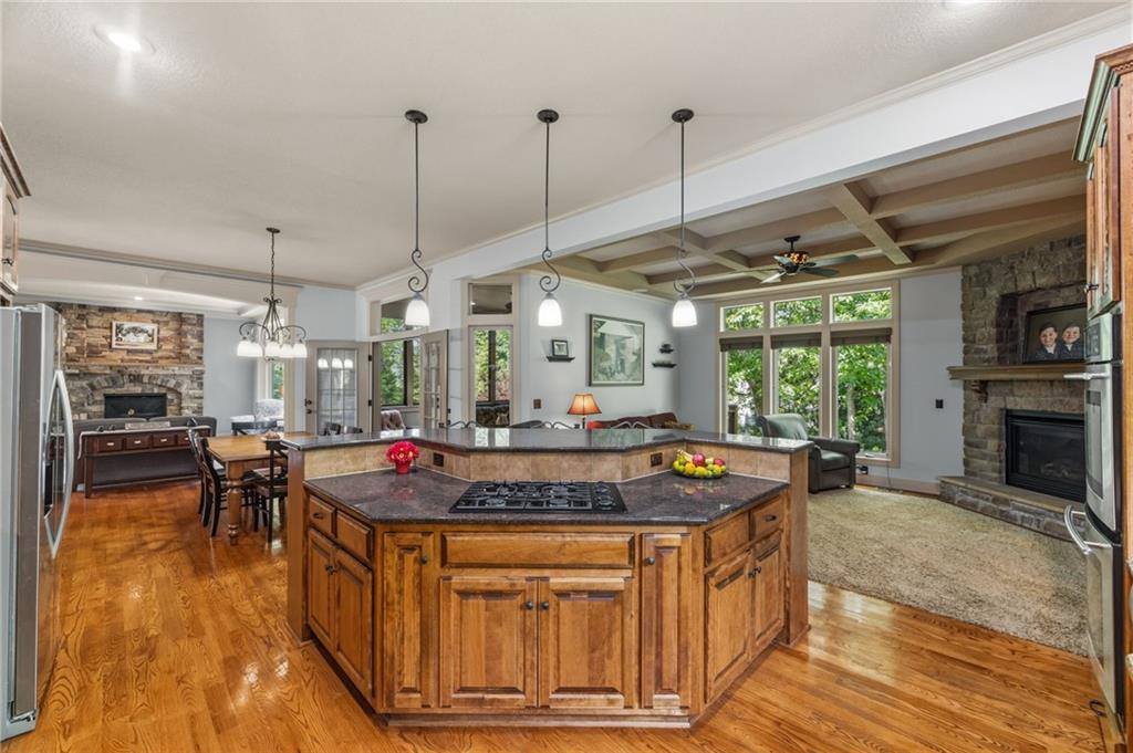 21020 West 81st Place, Lenexa, KS 66220