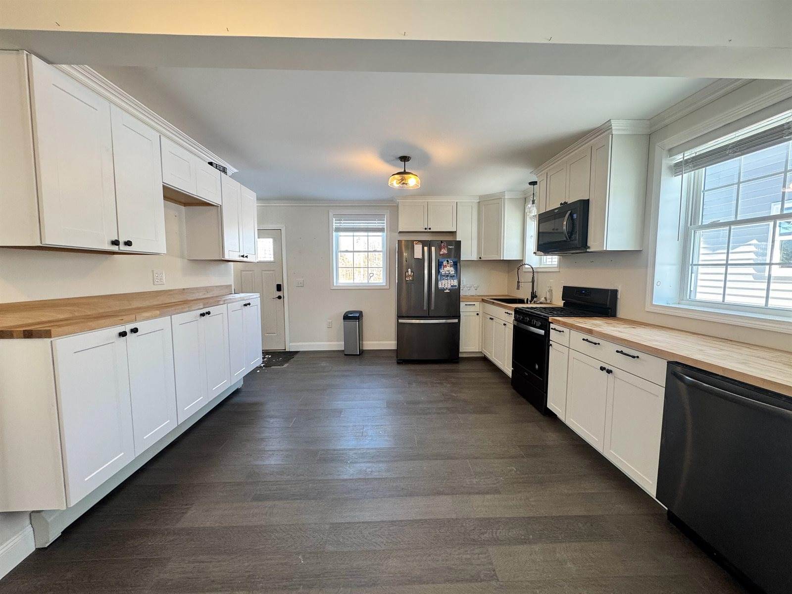 2914 Route 2, Hermon, ME 04401