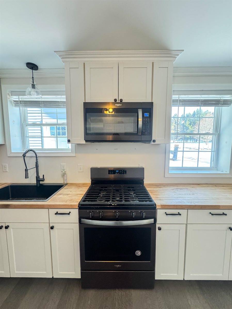 2914 Route 2, Hermon, ME 04401