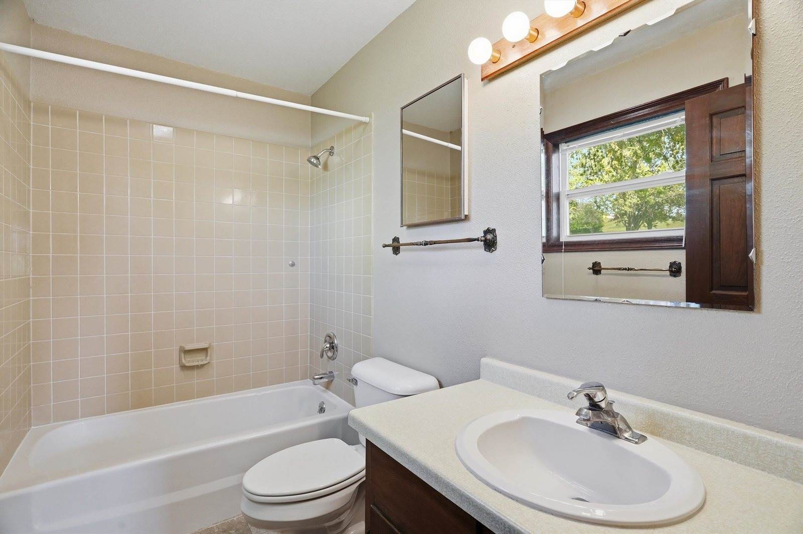 621 W Upham Street, Marshfield, WI 54449