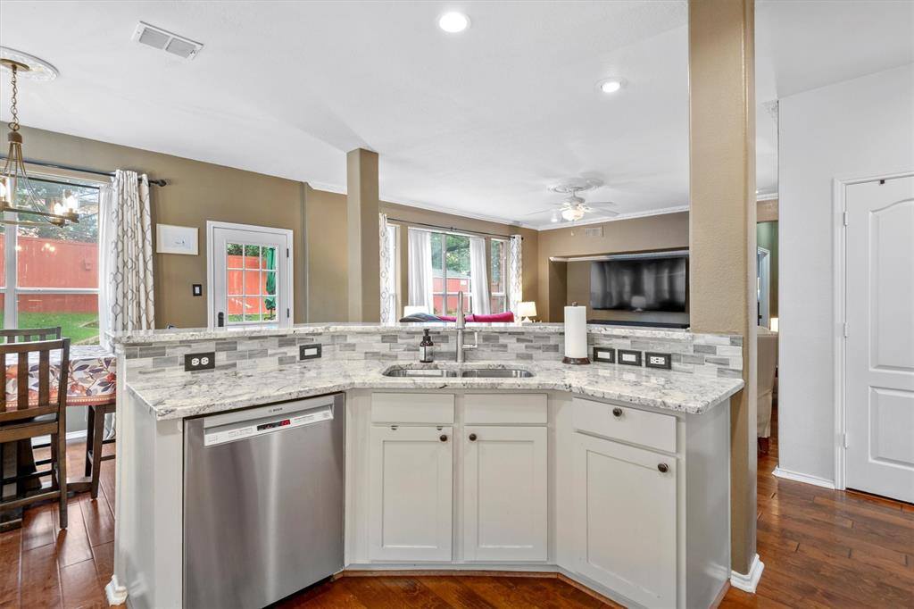 2406 Forest Park Circle, Mansfield, TX 76063