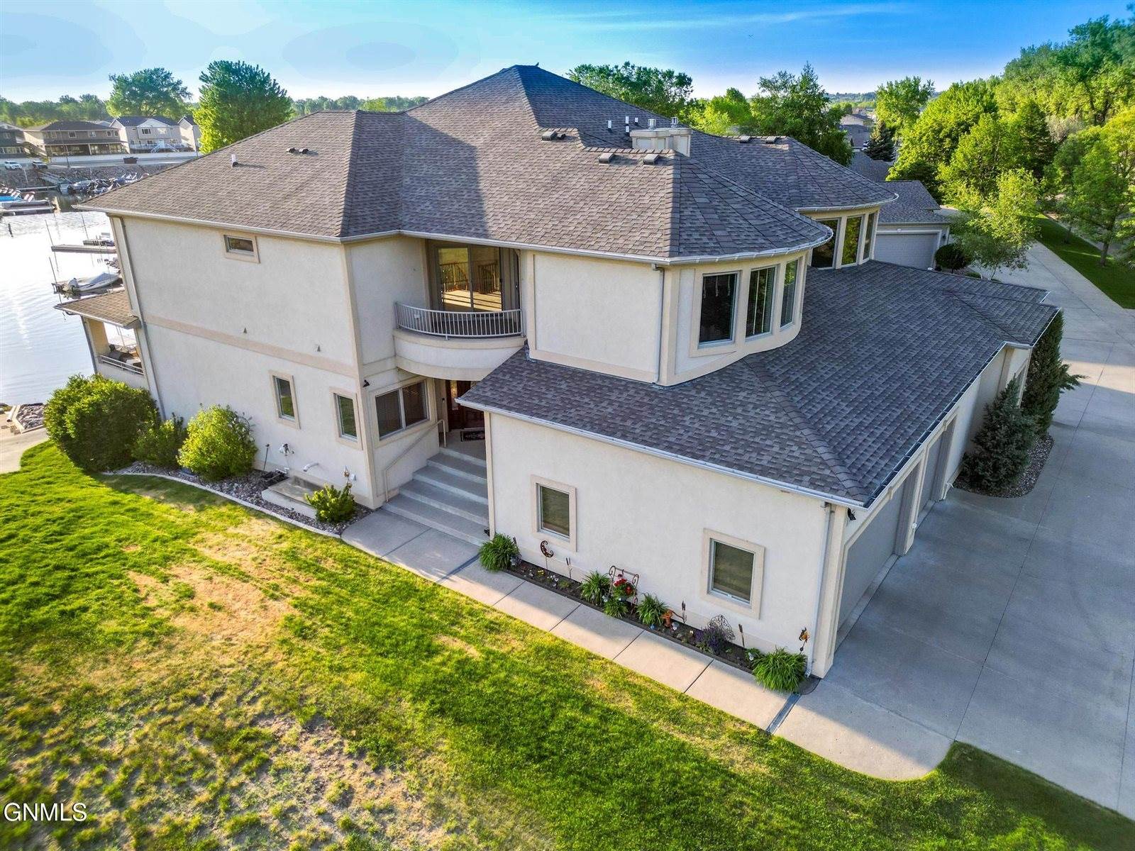 1408 Riverwood Drive, Bismarck, ND 58504