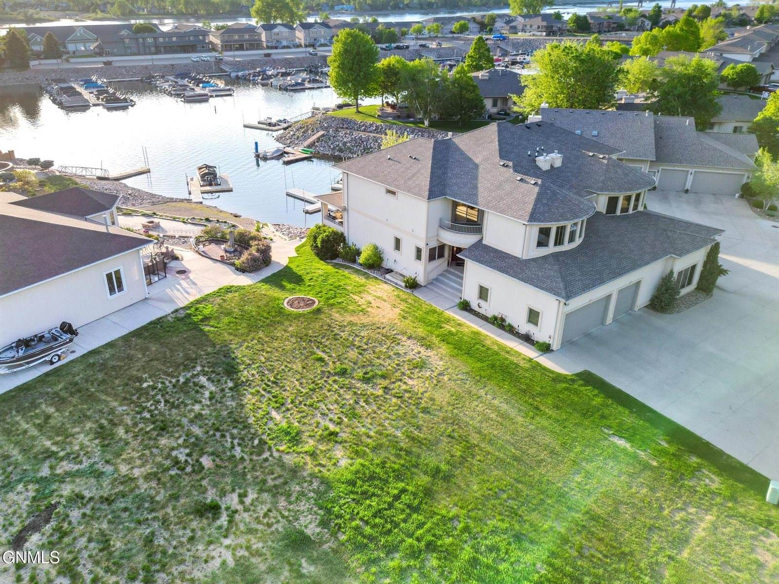 1408 Riverwood Drive, Bismarck, ND 58504