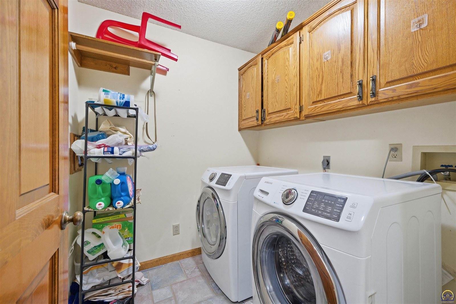 2611 SW Golf View DR, Topeka, KS 66614