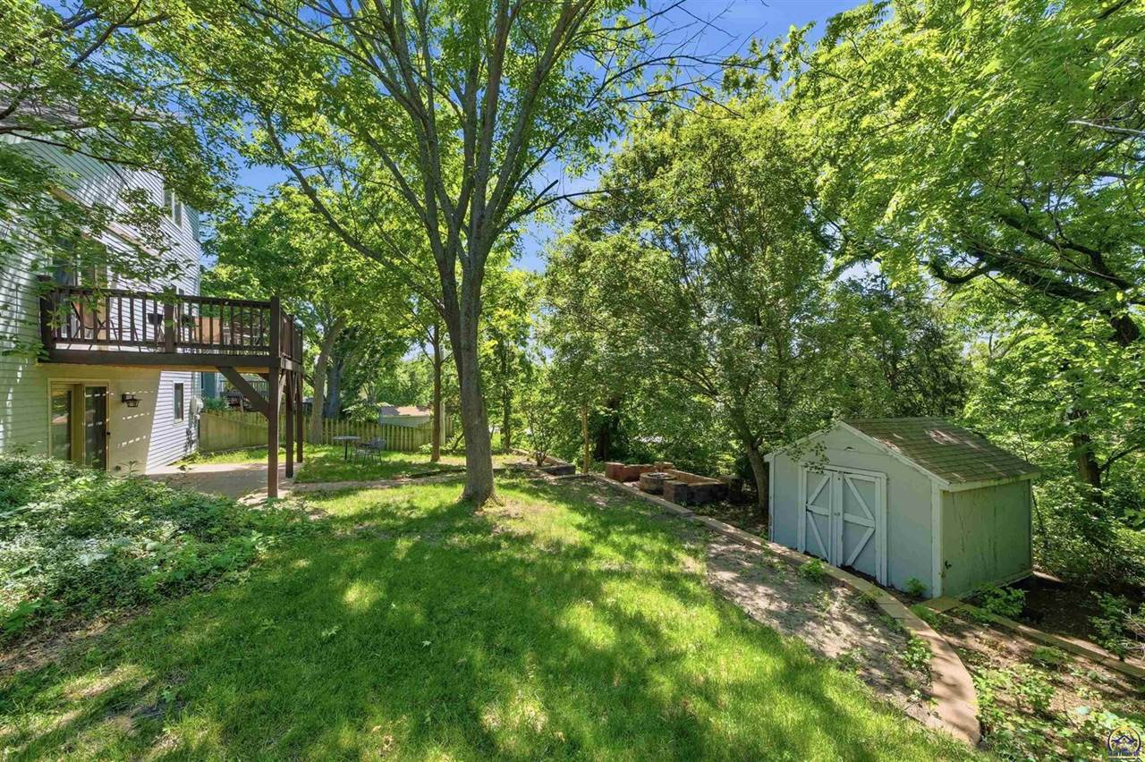2611 SW Golf View DR, Topeka, KS 66614