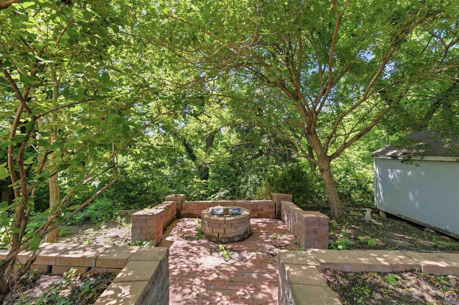 2611 SW Golf View DR, Topeka, KS 66614