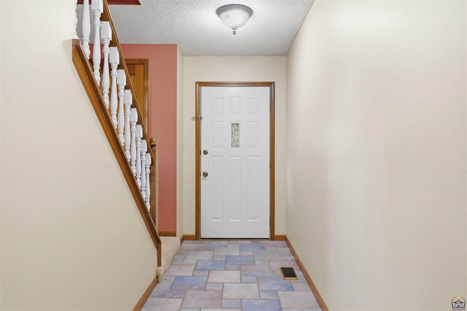 2611 SW Golf View DR, Topeka, KS 66614