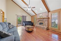2611 SW Golf View DR, Topeka, KS 66614